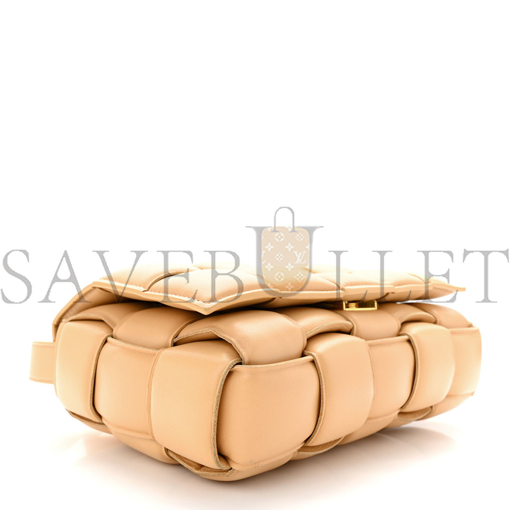 bo*te*ga Ve*ne*ta nappa maxi intrecciato padded cassette crossbody bag almond (26*18*8cm)
