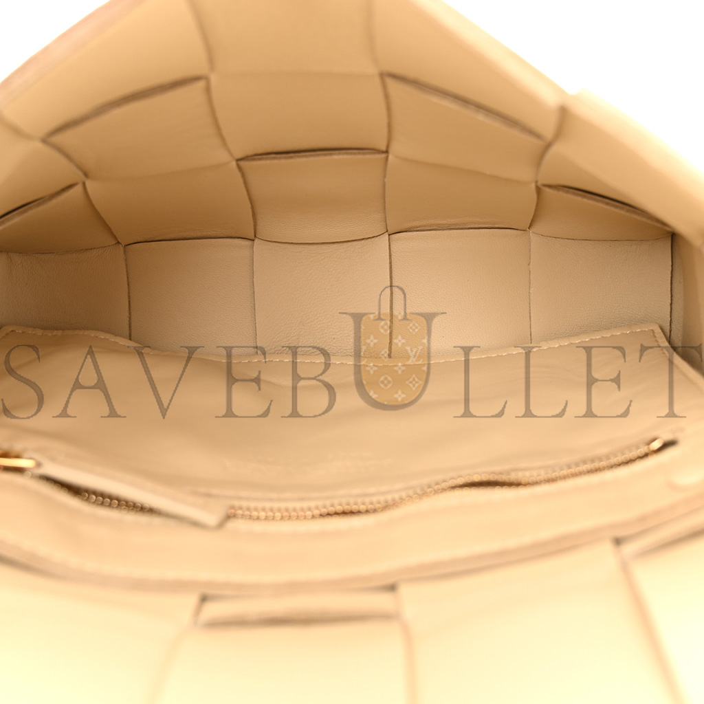 bo*te*ga Ve*ne*ta lambskin maxi intrecciato cassette crossbody bag almond (23*15*5.5cm)