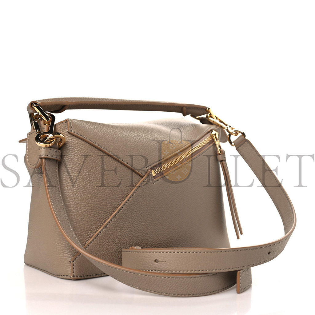 l*ew* grained calfskin small puzzle edge bag sand (24*16.5*10.5cm)
