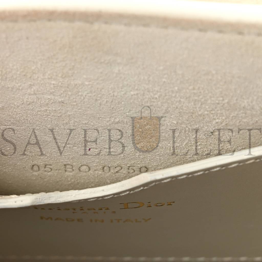 D*or box calfskin small bobby bag white (19*15*5.1cm)